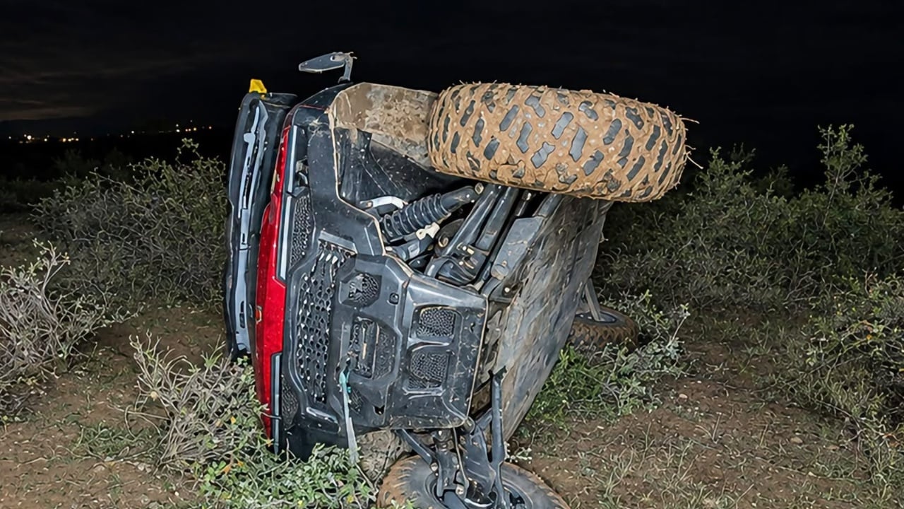 Automjet policie në vendin e një aksidenti rrugor gjatë natës